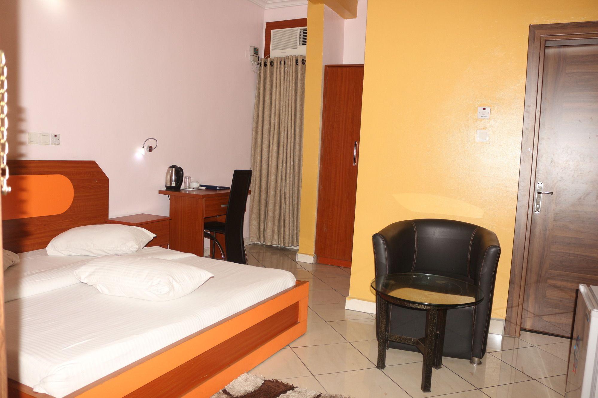 Royal Charlin Hotel And Suites Port Harcourt Exterior photo