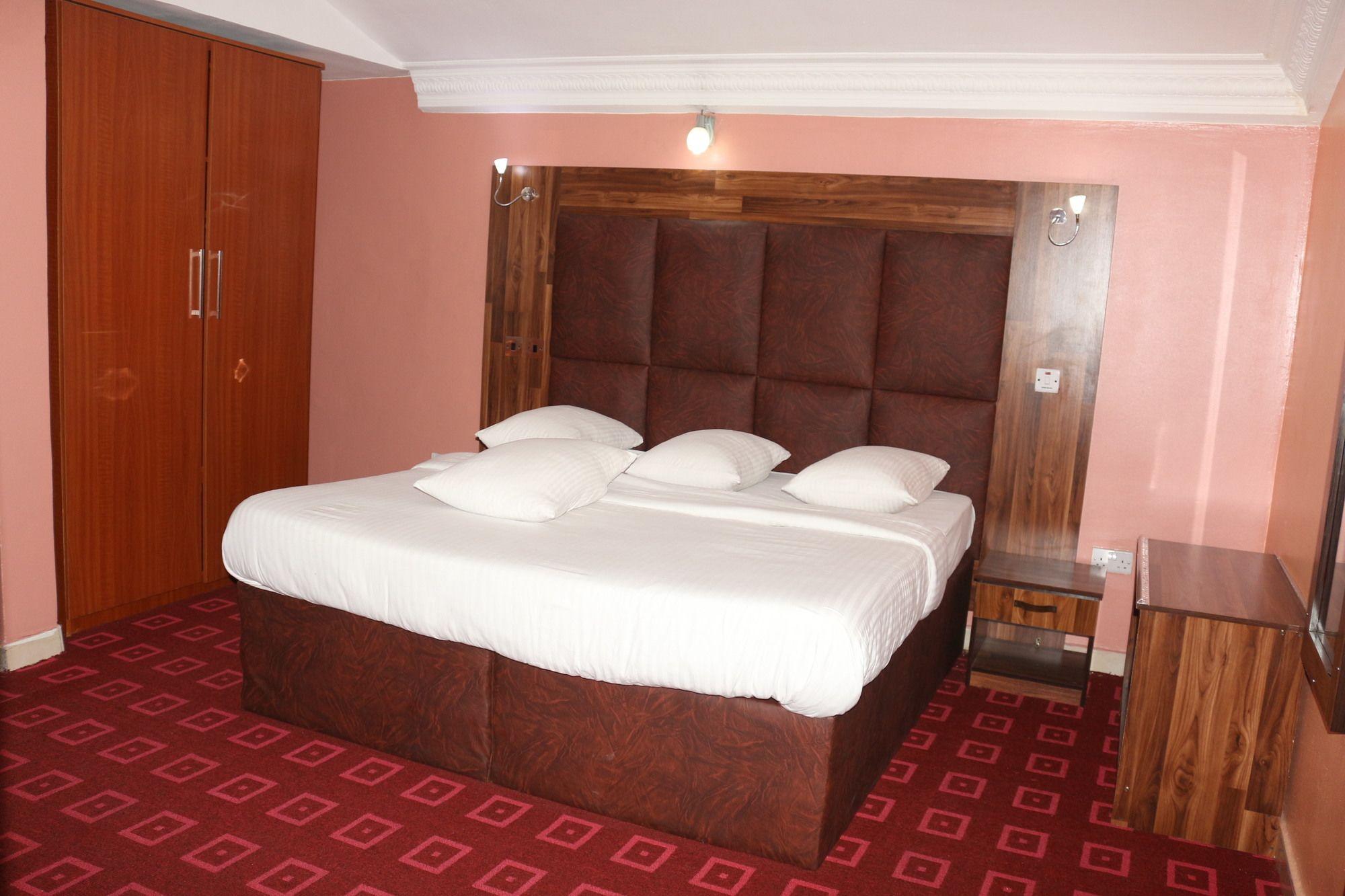 Royal Charlin Hotel And Suites Port Harcourt Exterior photo